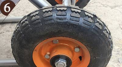 There are skid resistance rubber wheels.